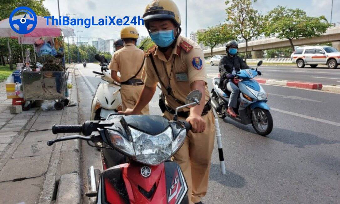 hinh thuc phat voi nguoi lai xe may chua du tuoi