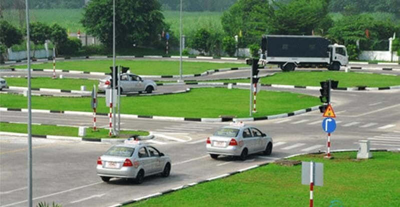 Sách Học hiểu và Mẹo 600 câu lý thuyết ô tô 2025